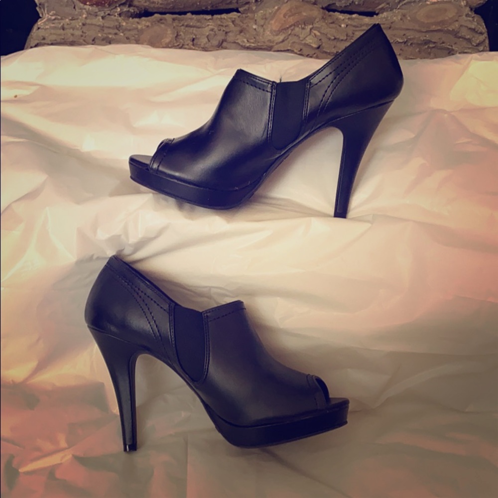 Black Lively bootie by Fioni